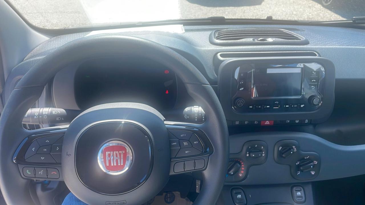 Fiat Panda cc. 1.000 Benzina-Elettrica (Ibrida) 70 CV. 5 Porte 5 Posti Euro 6ETEMP Temp KM. 0 Utilizzabile anche per i Neopatentati.