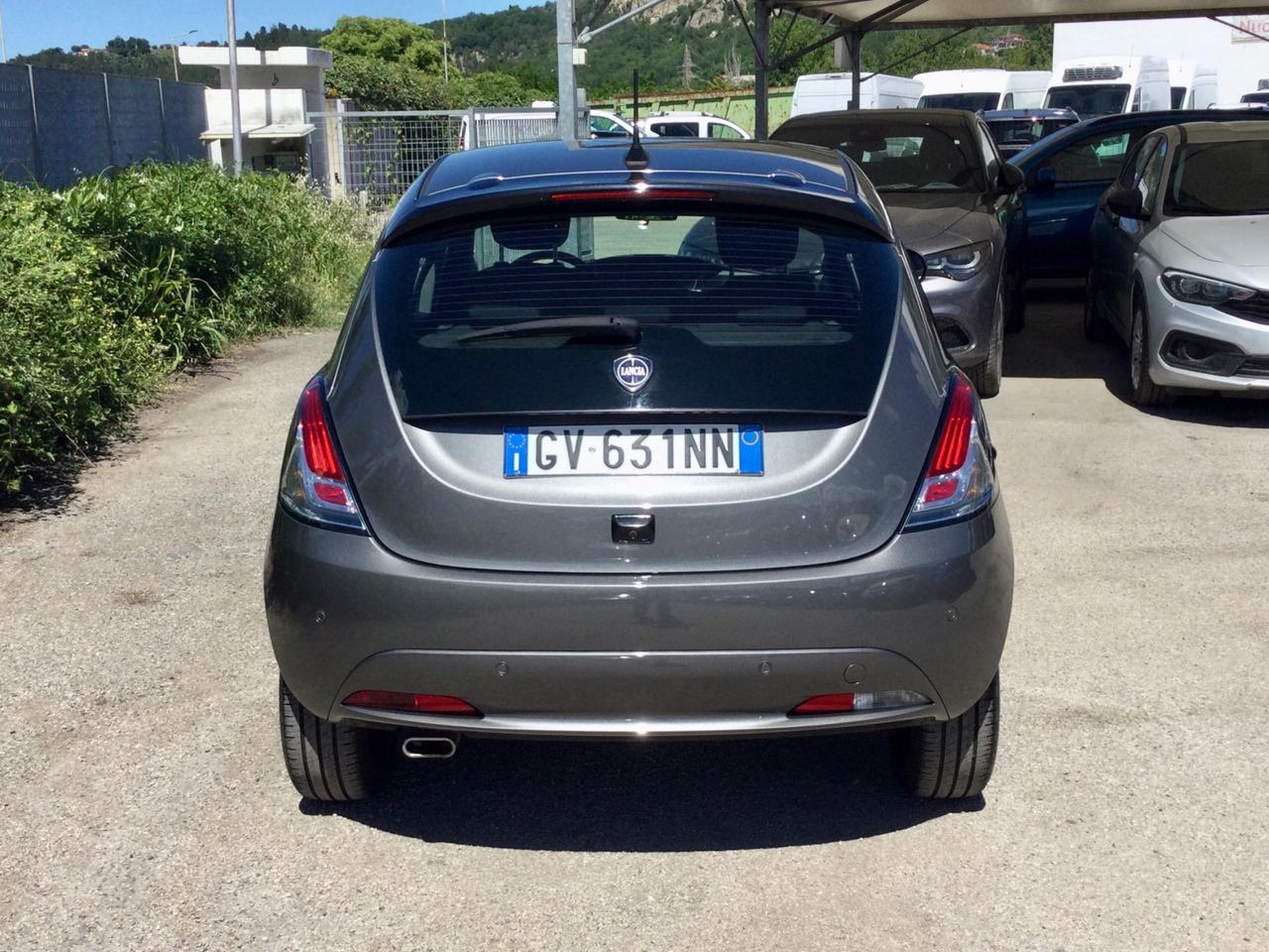 Lancia Ypsilon 1.0 FireFly 5 porte S&S Hybrid Platino