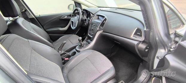 Opel Astra 1.7 CDTI 110CV Sports Tourer Cosmo Flee