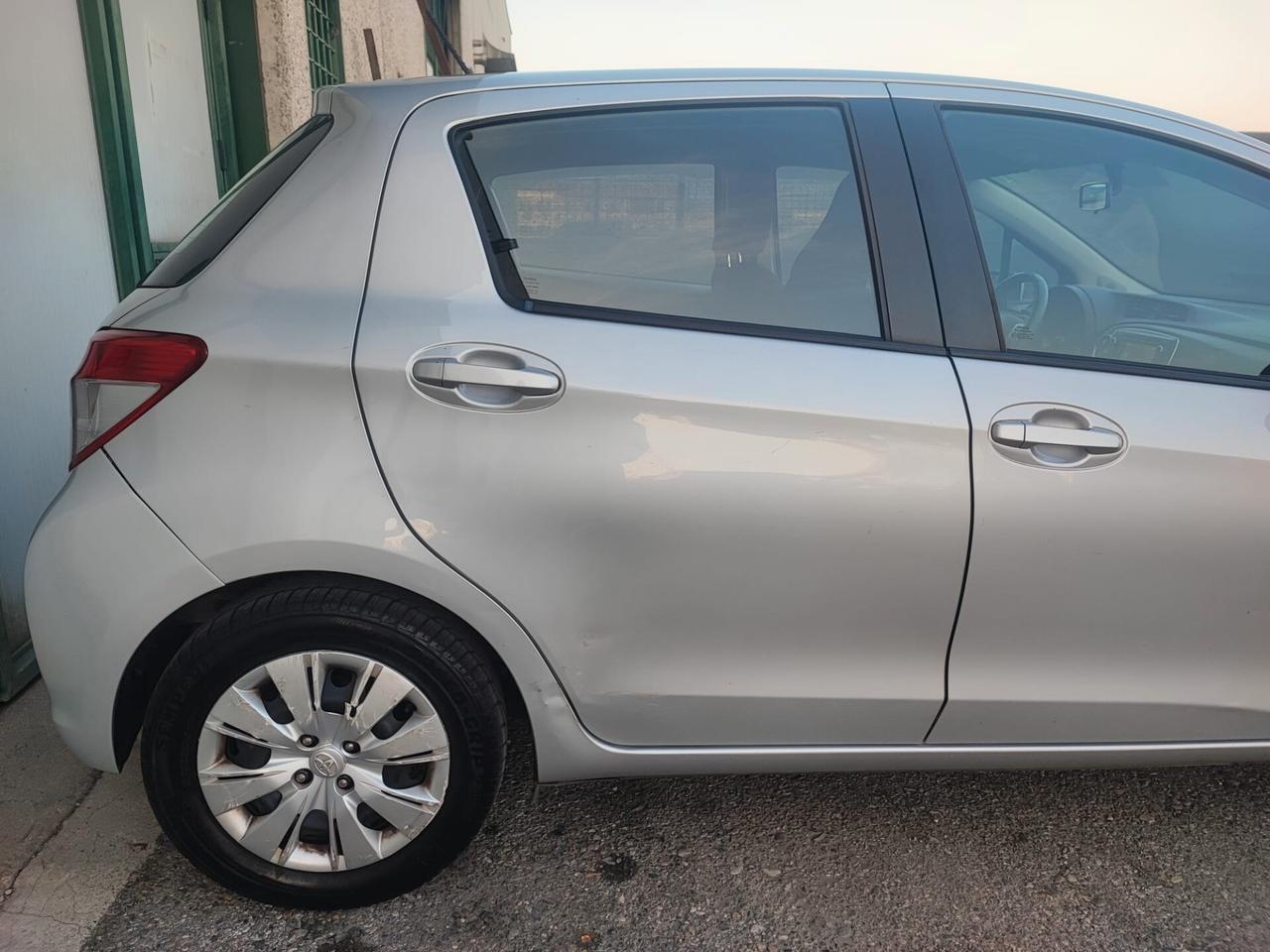 Toyota Yaris 1.0 5 porte BENZINA NEOPATENTATI 2013