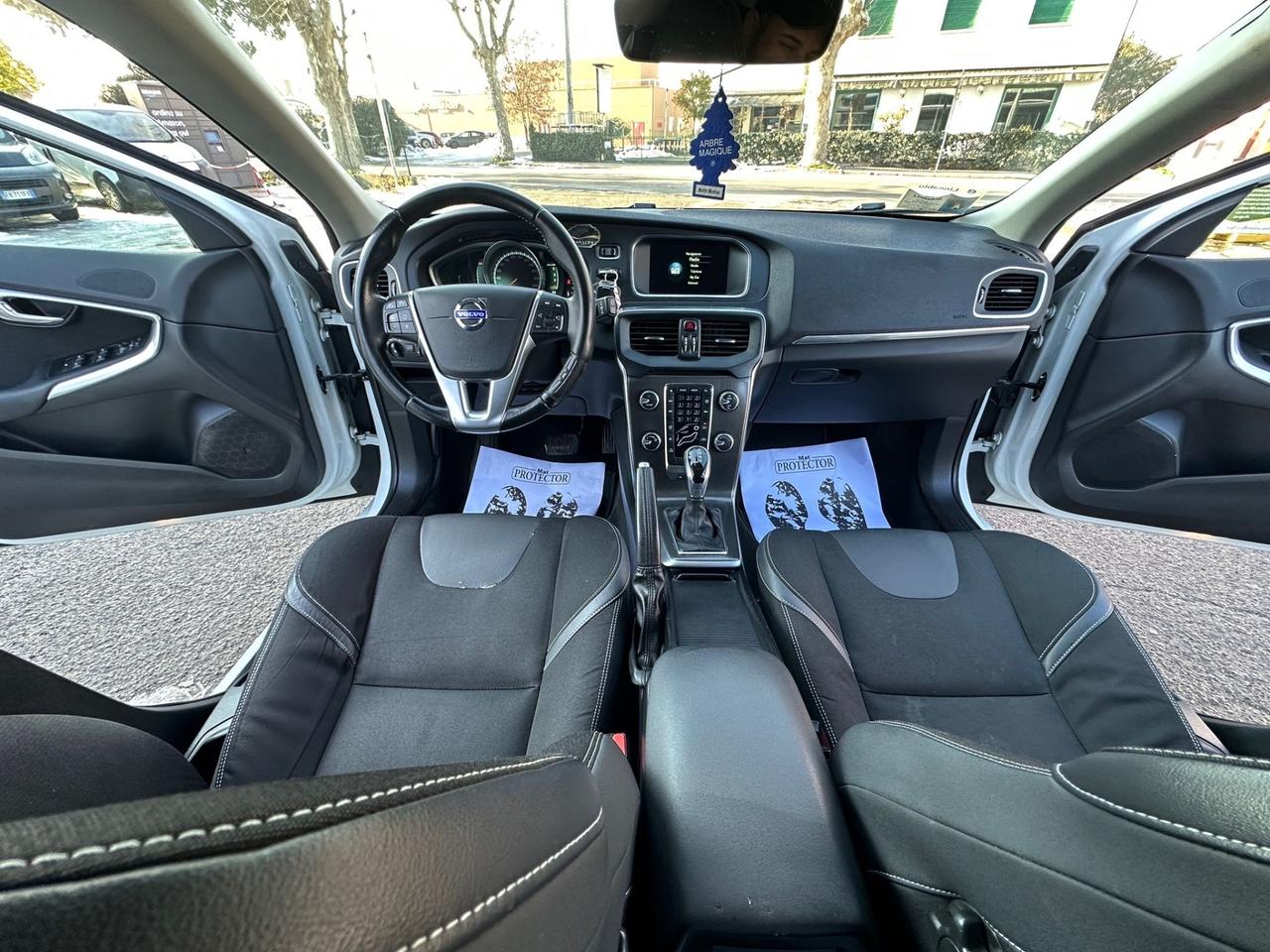 Volvo V40 D2 1.6 Geartronic r-design 2015