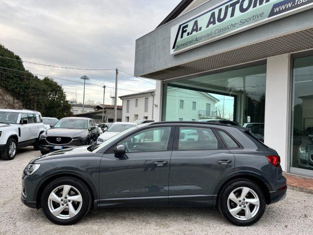 AUDI Q3 35 TFSI Business Advanced
