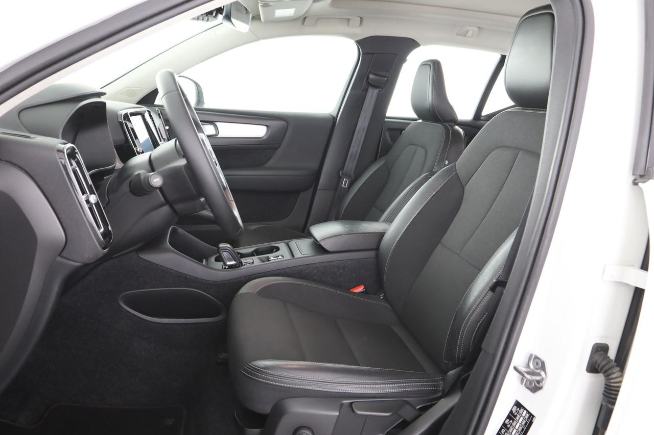 VOLVO XC40 (2017--->) XC40 D3 AWD Geartronic Business Plus/Momentum Pro