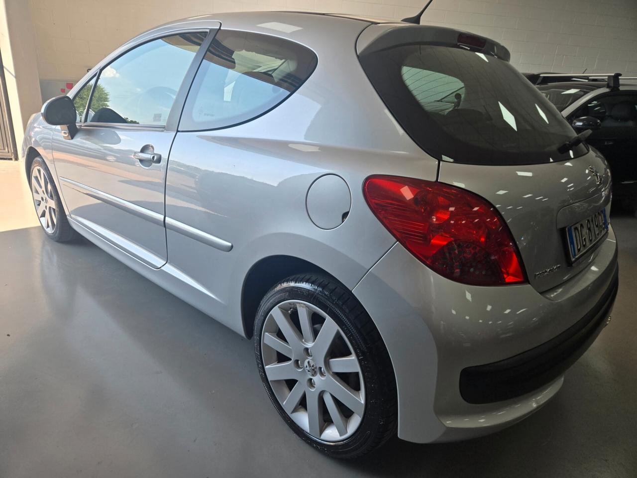 Peugeot 207 1.6 THP 150CV 3p. Féline