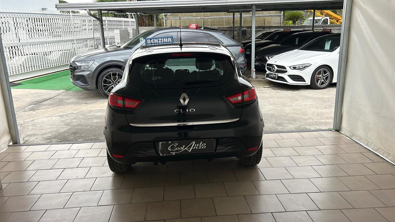 Renault Clio 1.2 Benz. 75 cv 2013 Neopatenati