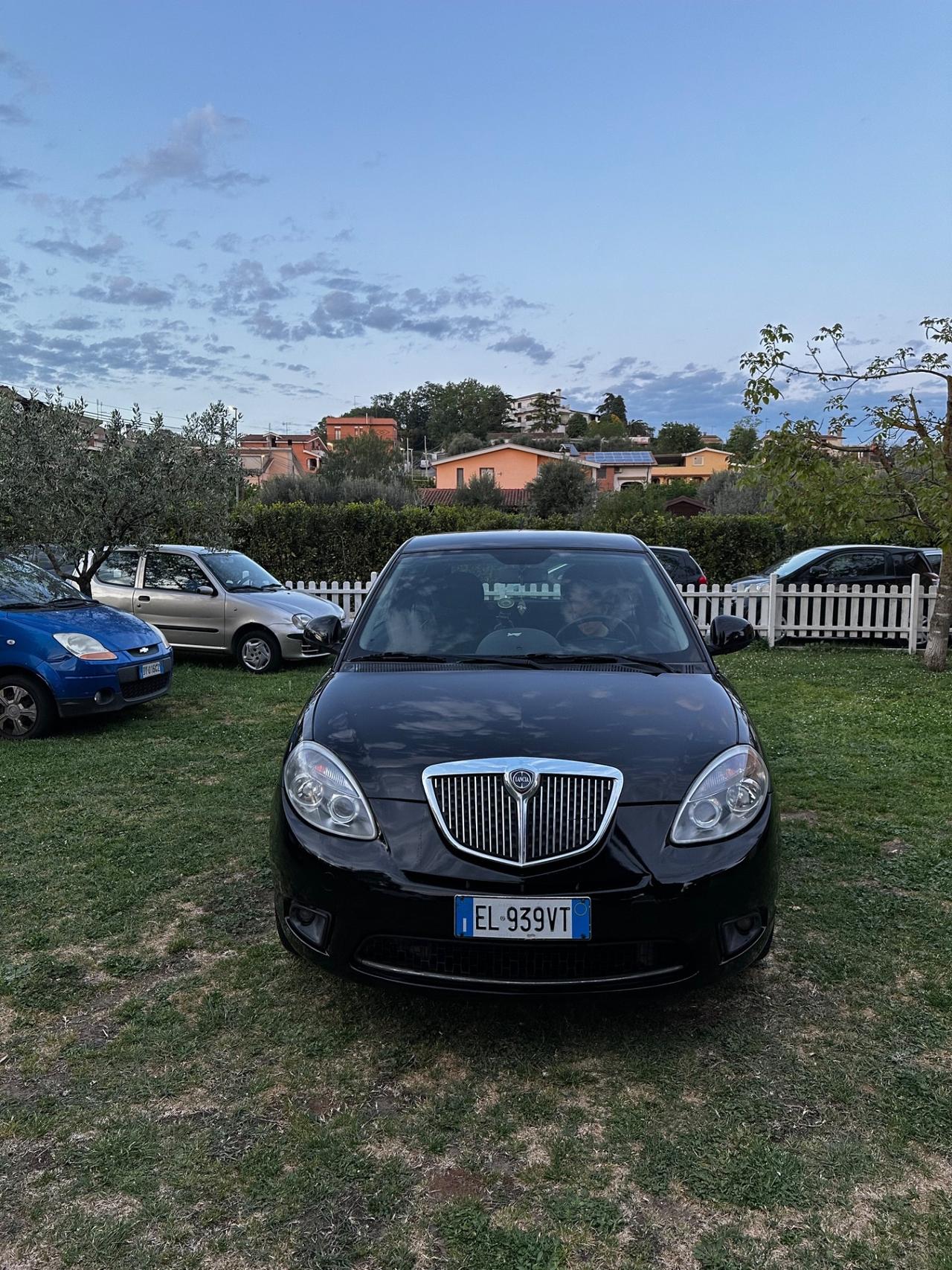 Lancia Ypsilon 1.2 69 CV Platinum 80.000km !