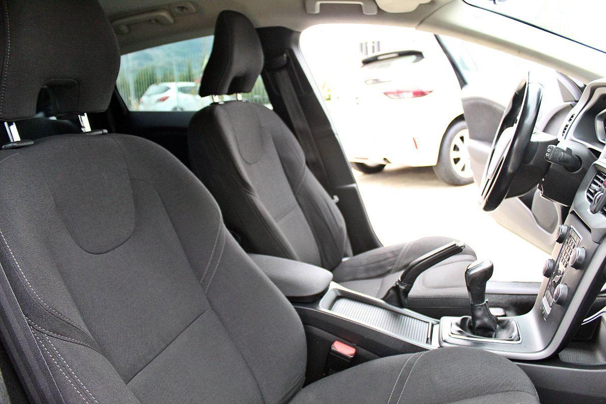 VOLVO - V40 - D2 R-design Kinetic