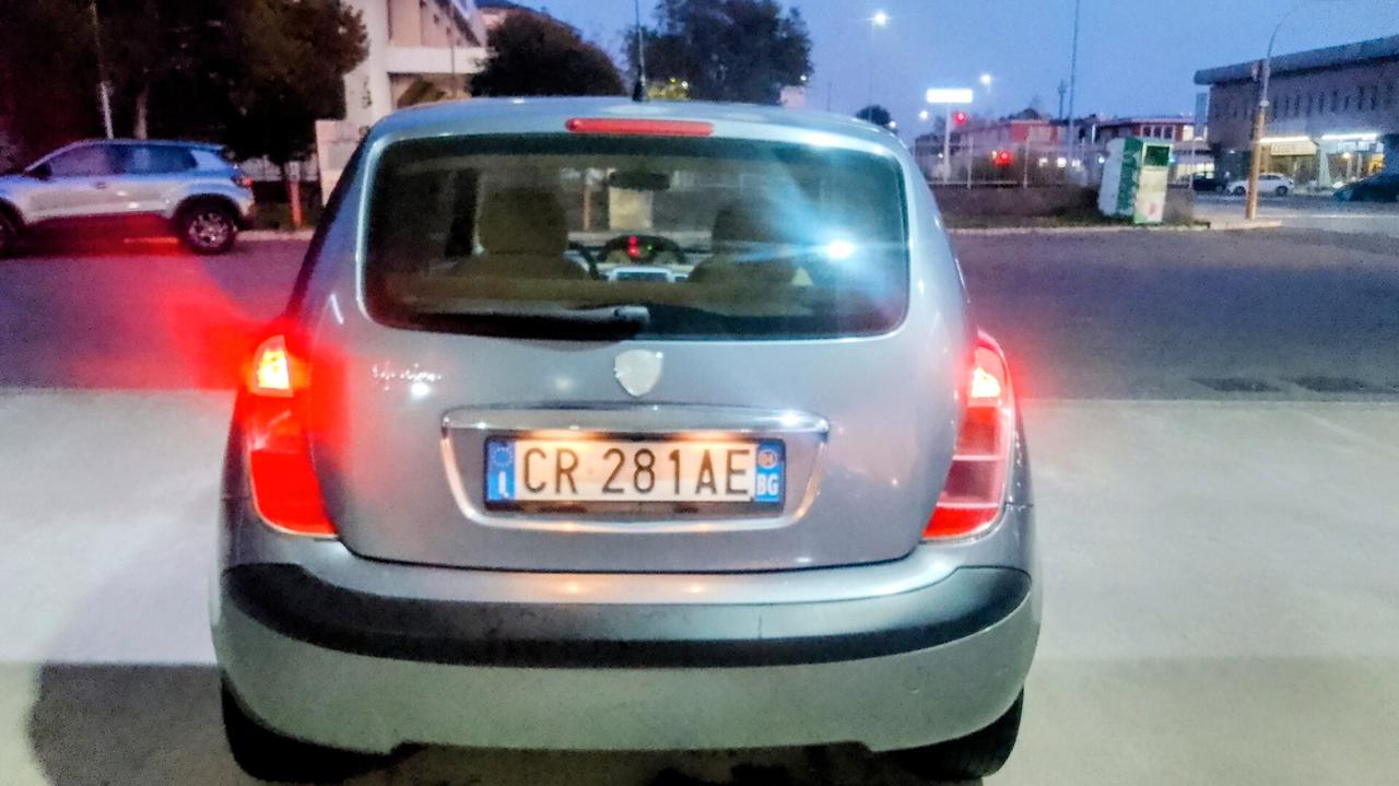Lancia Ypsilon 1.2 16V 59kw NEOPATENTATI 05