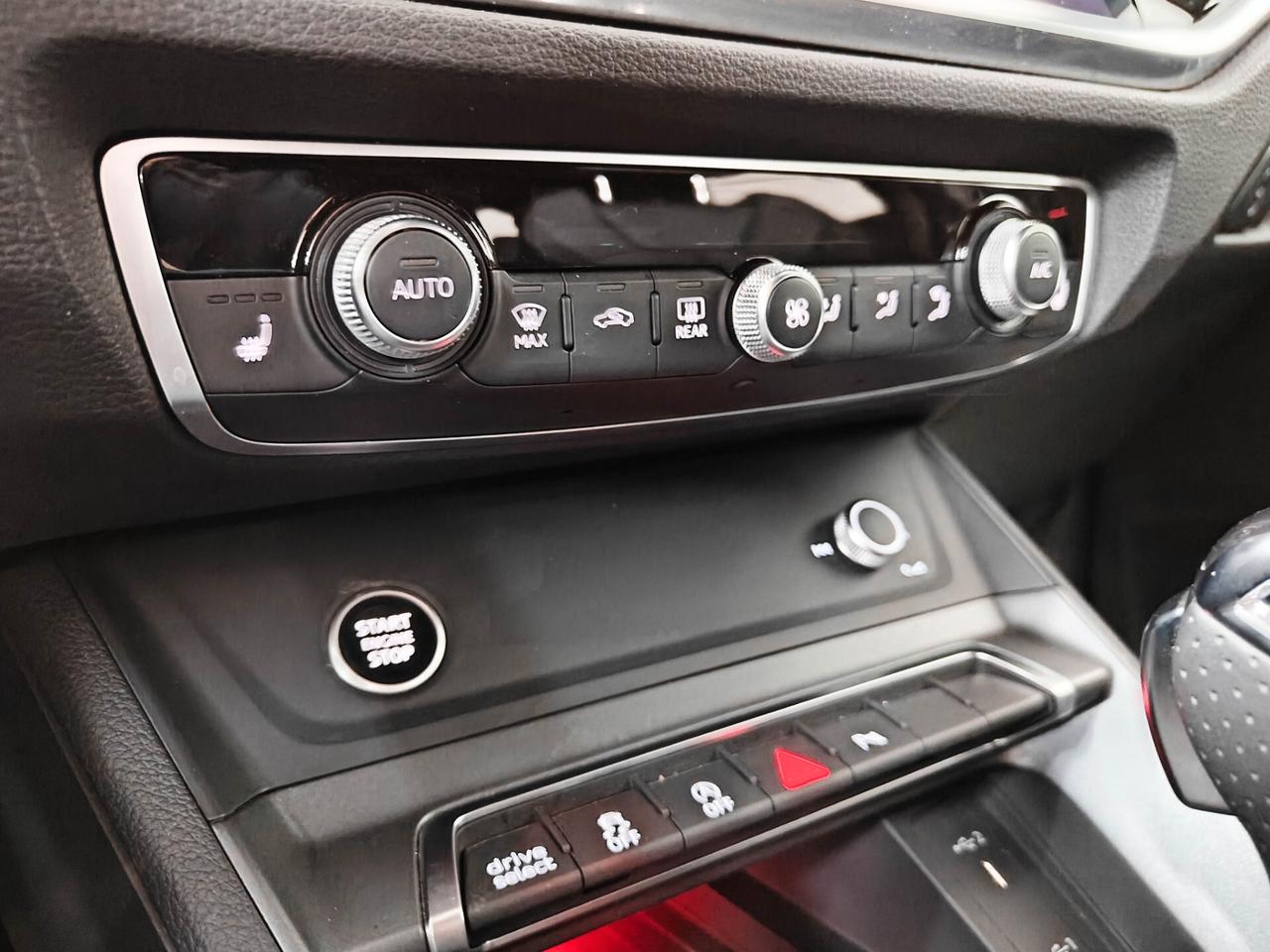 Audi Q3 SPB 35 TDI S tronic Identity Black S-Line