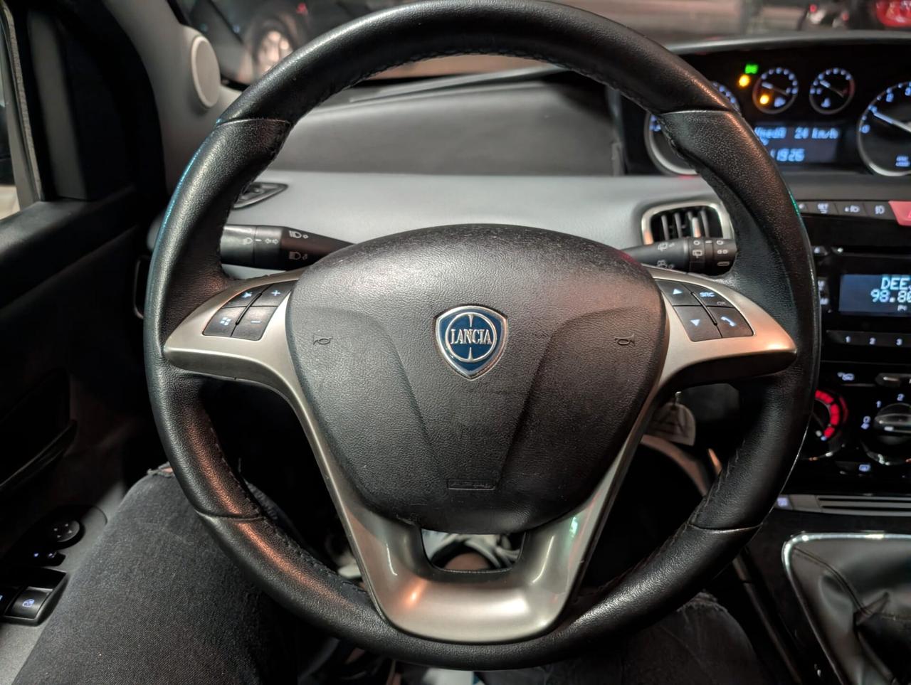 Lancia Ypsilon 0.9 TwinAir 85 CV 5 porte Metano