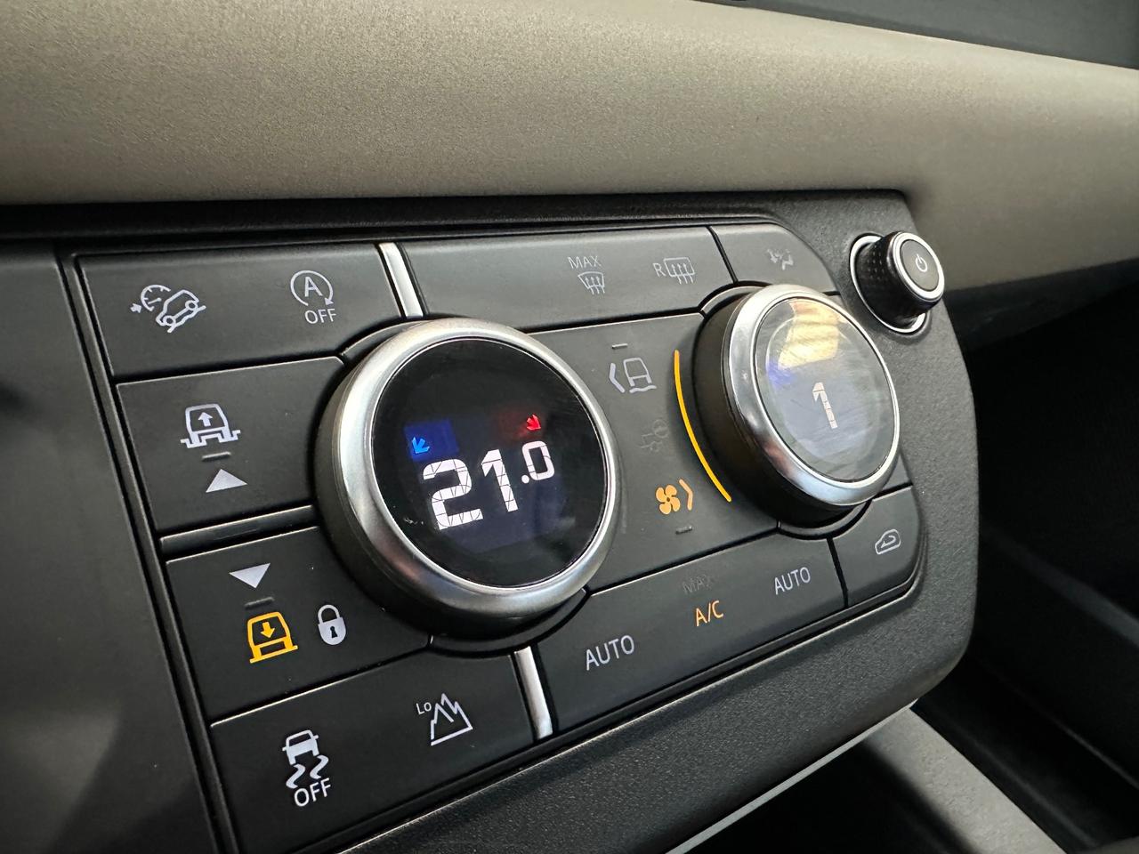 Land Rover Defender 110 2.0 SD4 AWD Auto SE GANCIO TRAINO