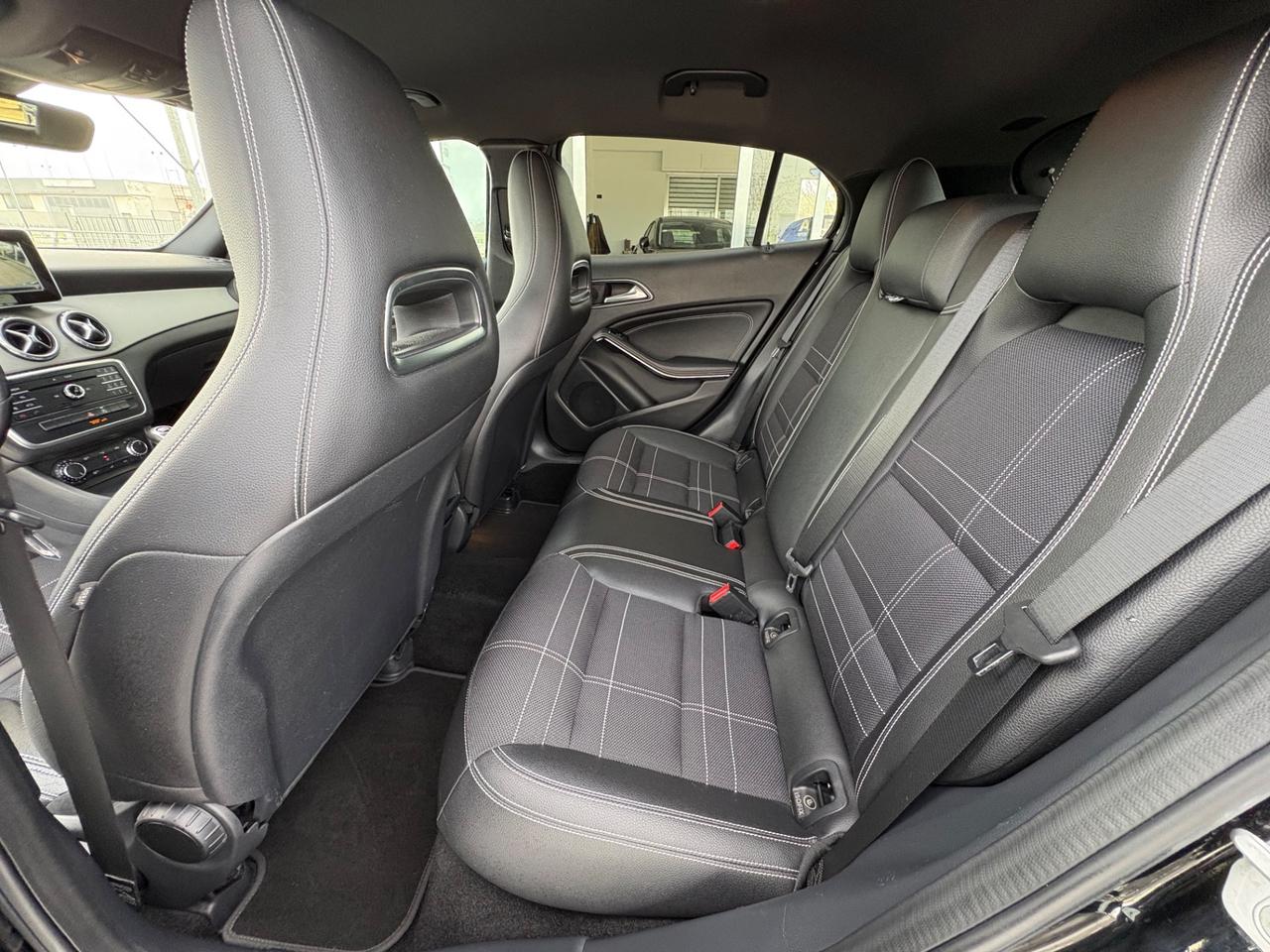 Mercedes-benz GLA 180 d Sport LED INTERNO CERCHI AMG