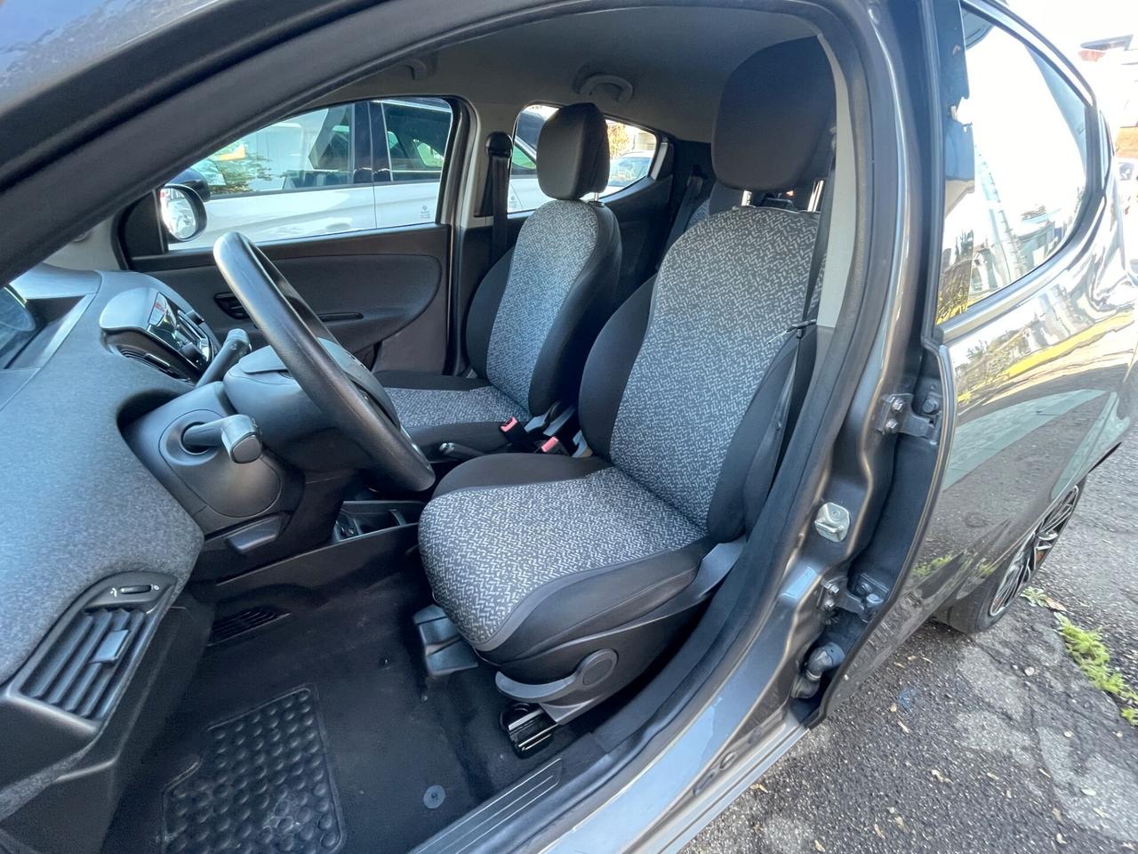 Lancia Ypsilon 1.0 FireFly Hybrid Silver GARANTITA
