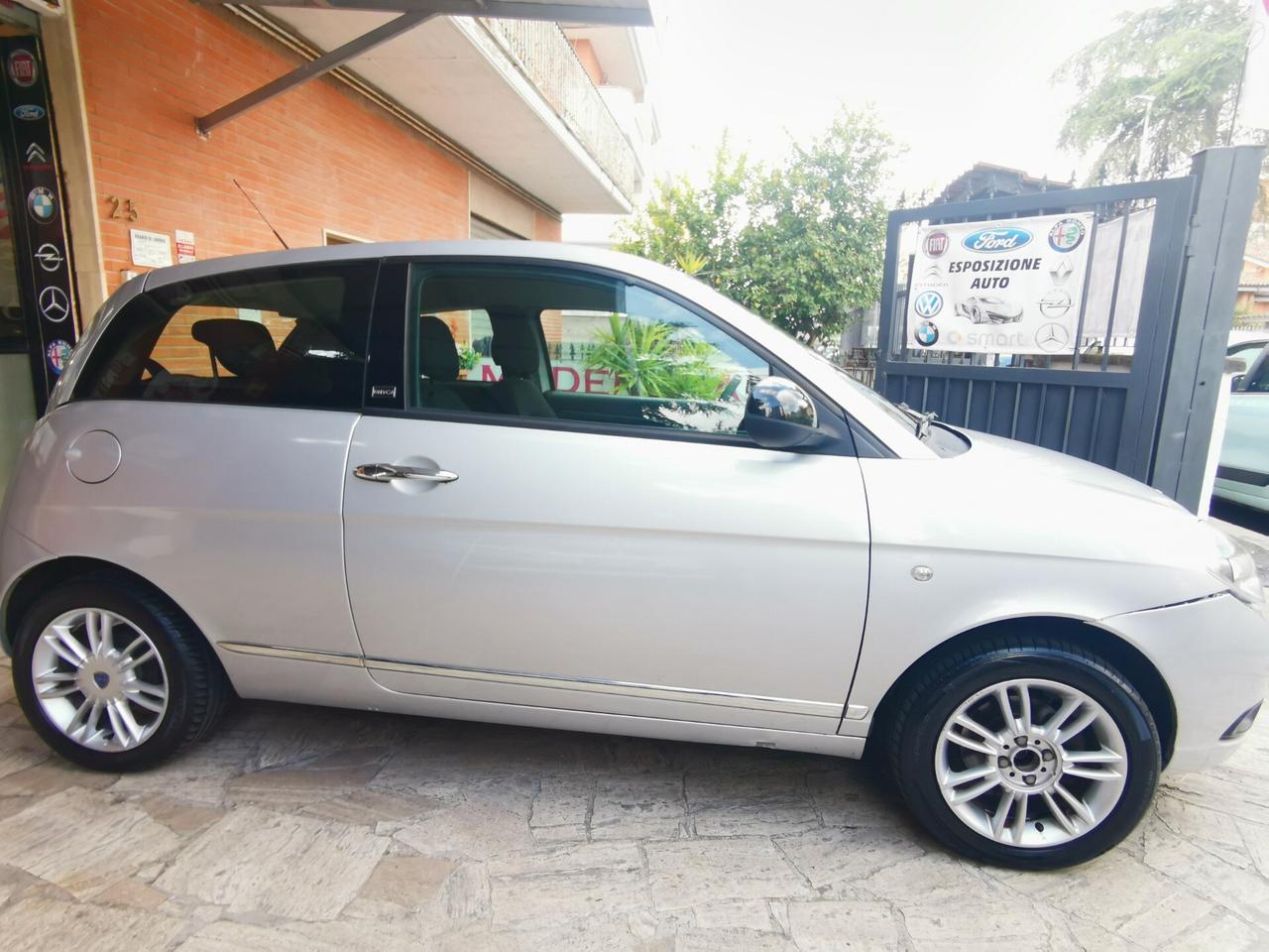Lancia Ypsilon 1.3 MJT 75 CV Unyca
