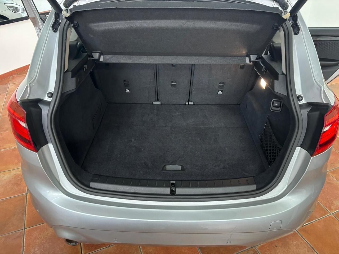 BM2 216D 11/2019 1.5 TOURER LUXURY