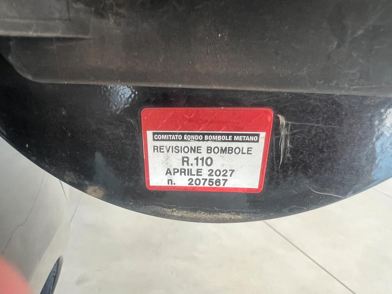 Lancia Ypsilon 0.9 TwinAir 85 CV 5 porte Metano Ecochic Gold OK NEOPATENTATI