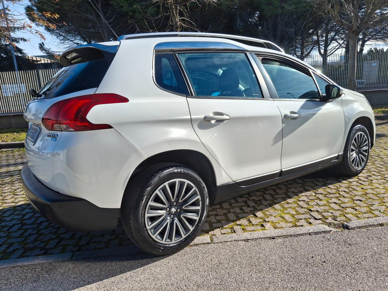 Peugeot 2008 1.6 e-HDi 92 CV Stop&Start Urban Cross