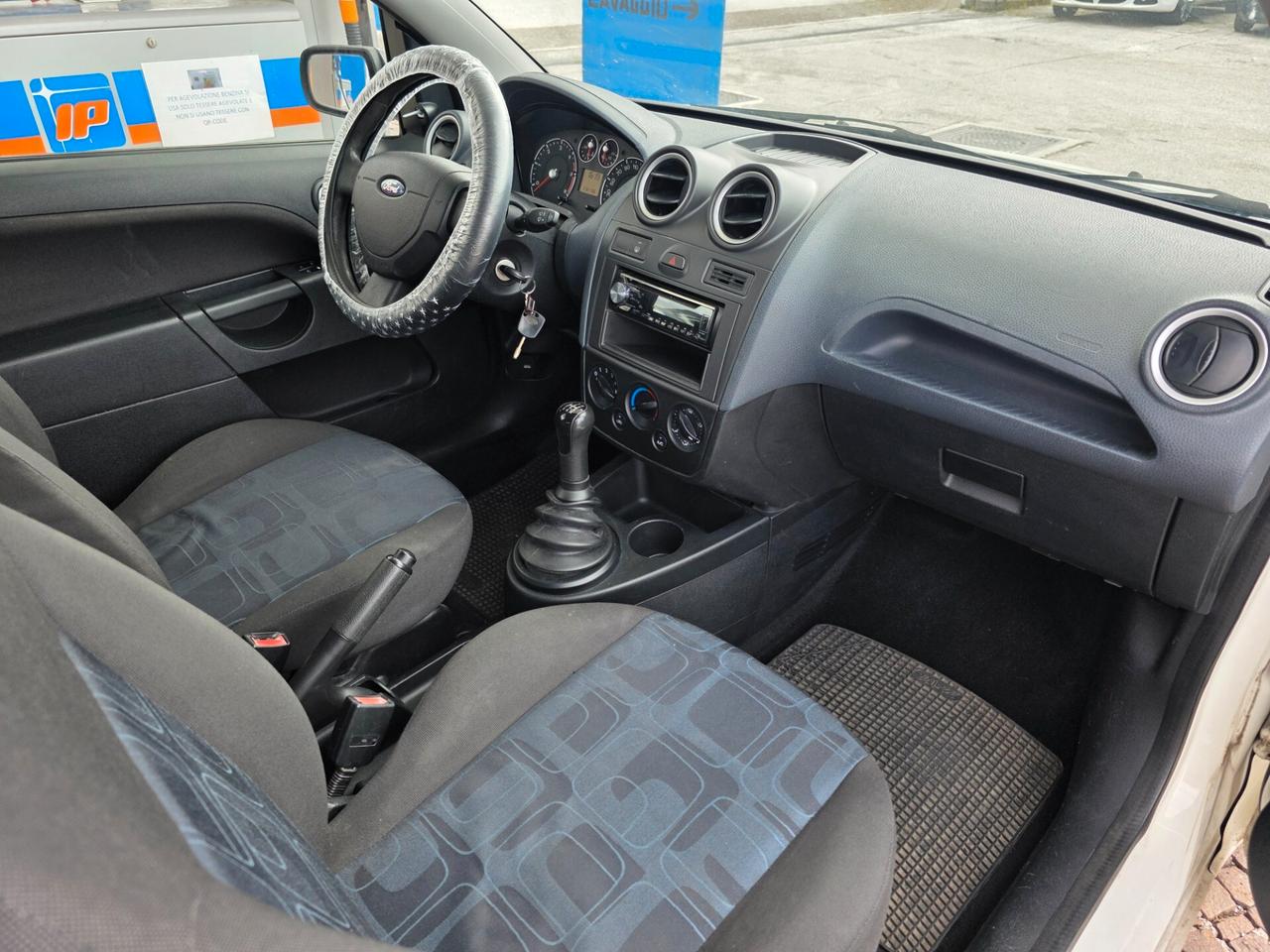 Ford Fiesta 1.4 TDCi 3p. Van con 232.000km Neopatentati ok