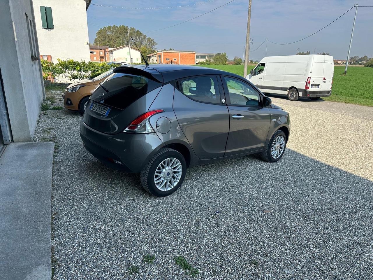 Lancia Ypsilon 0.9 TwinAir 85 CV 5 porte Metano Ecochic Gold