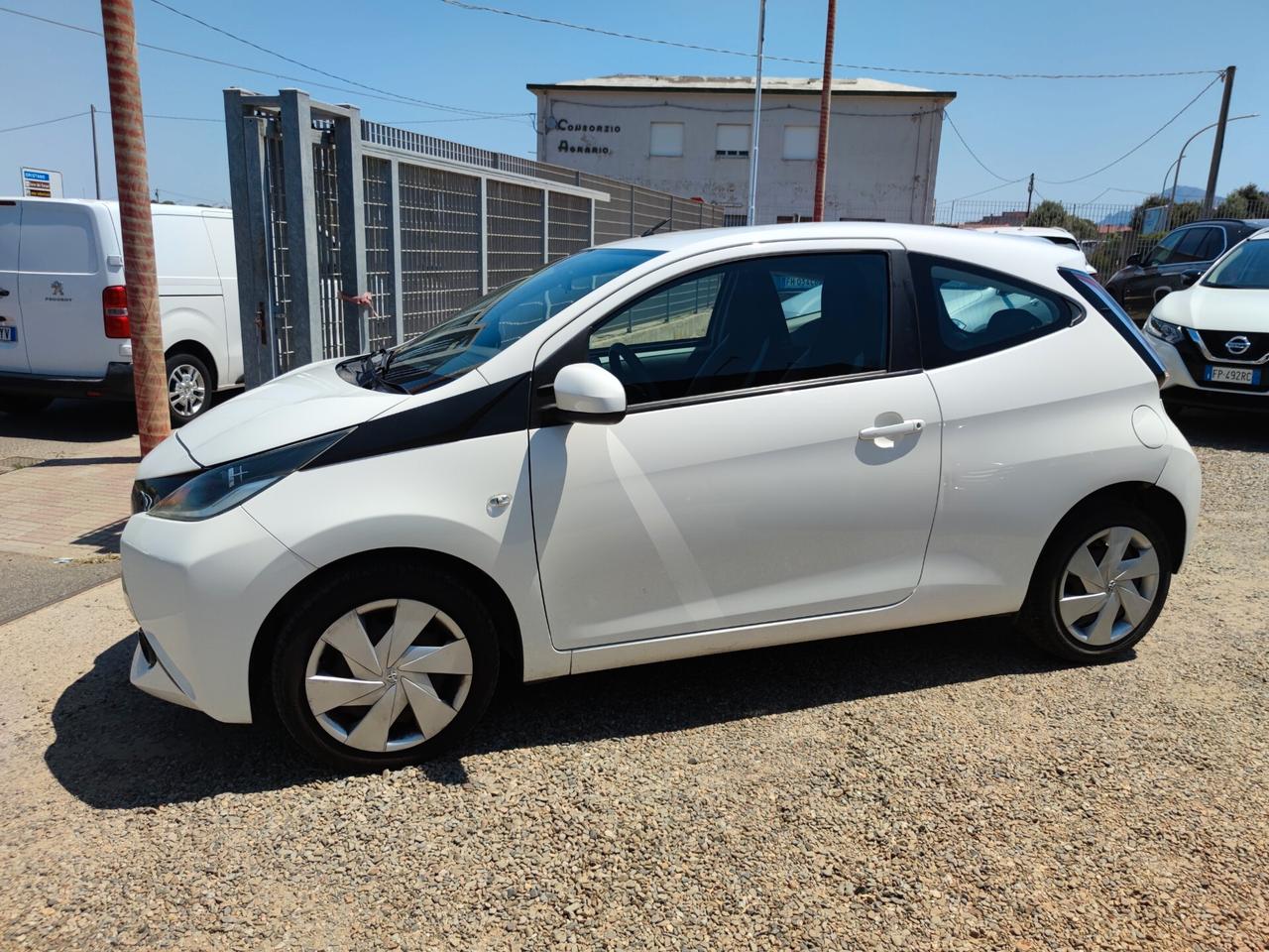 Toyota Aygo 1.0 VVT-i 69 CV 3 porte x-clusiv