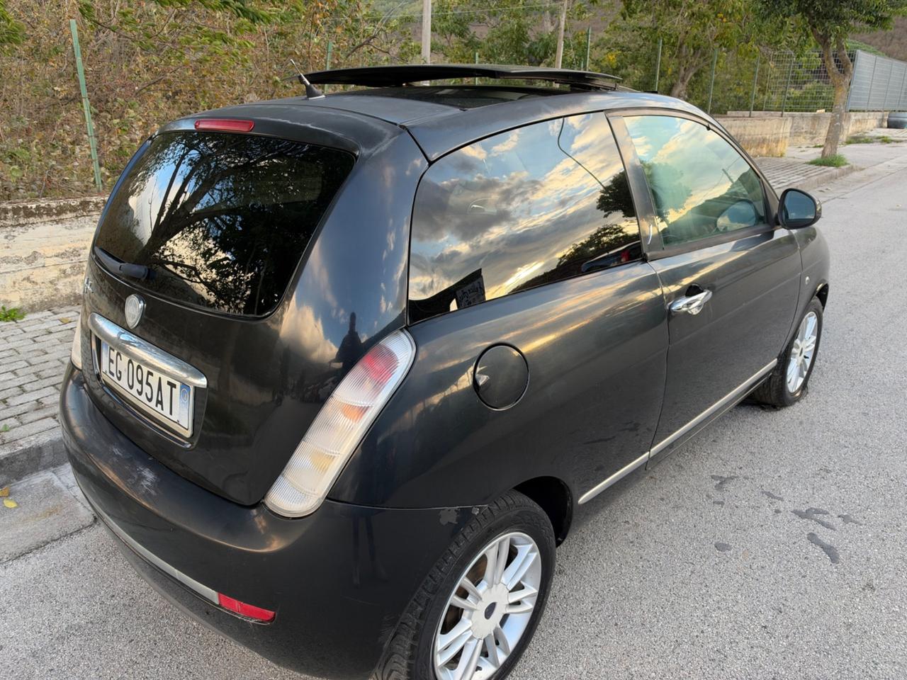 Lancia Ypsilon 1.3 MJT 75 CV Tetto apribile 2011