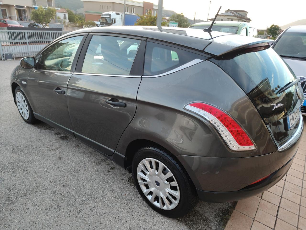 Lancia Delta 1.6 MJT DPF 105 CV Silver