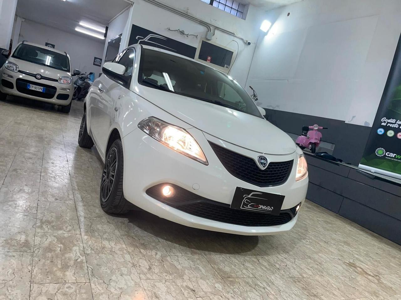 Lancia Ypsilon 1.2 69 CV 5 porte S&S Gold