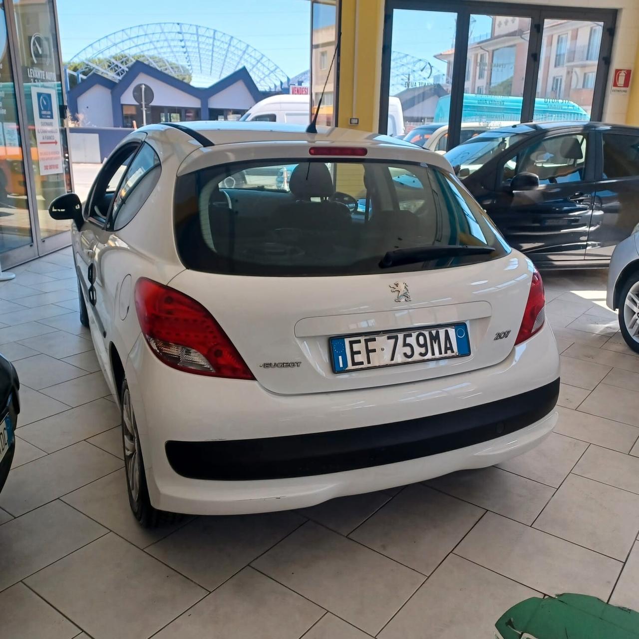 170188KM PEUGEOT 207 1.4 HDI NEOPATENTATI PERFETTA
