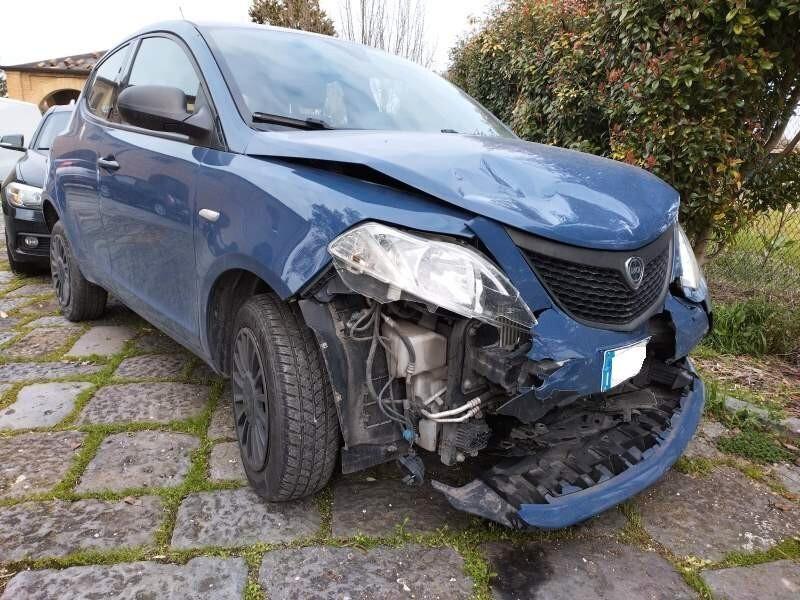 Lancia Ypsilon 0.9 TwinAir 85 CV 5 porte Metano Ecochic