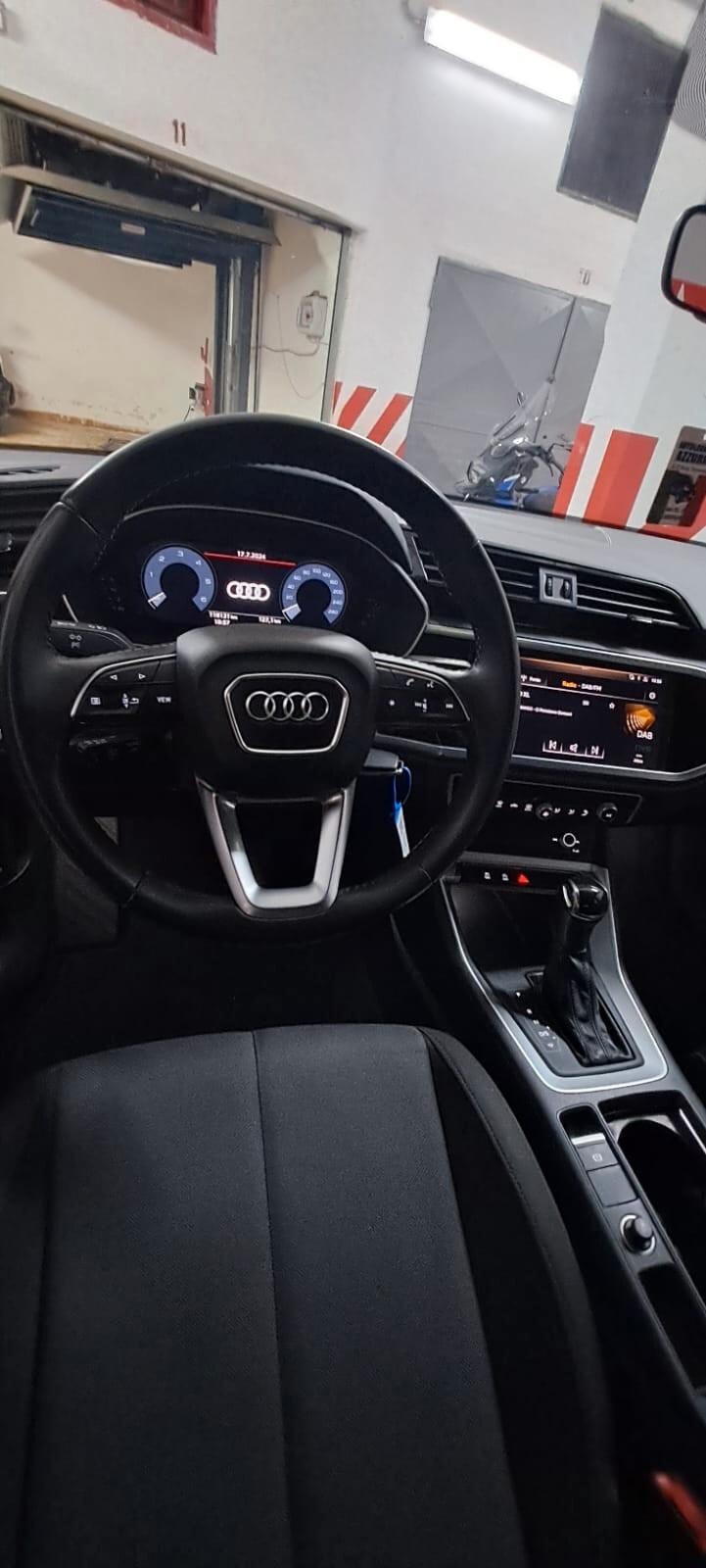 Audi Q3 35 TDI S tronic Business