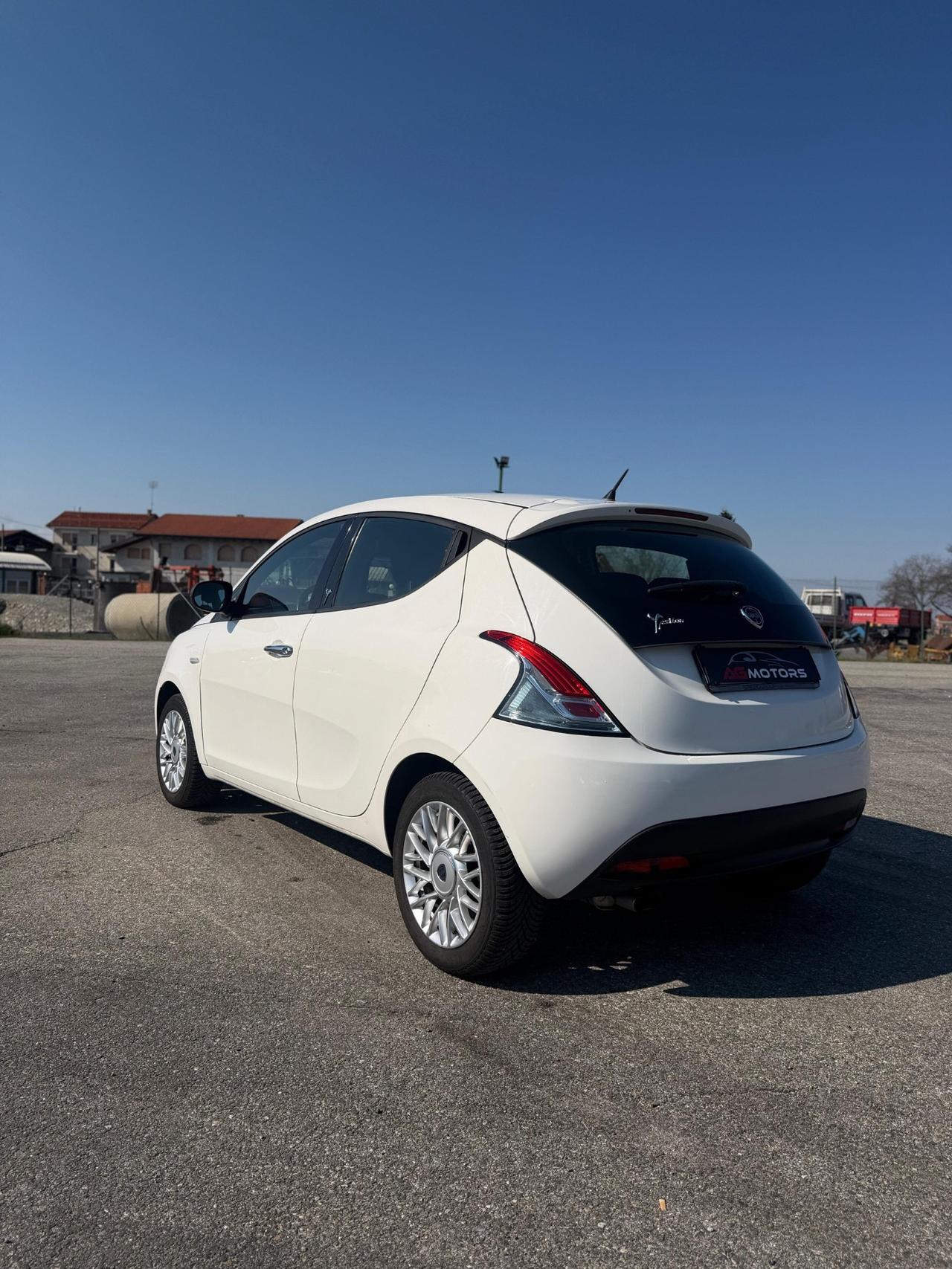 Lancia Ypsilon 1.2 69 CV 5 porte Platinum