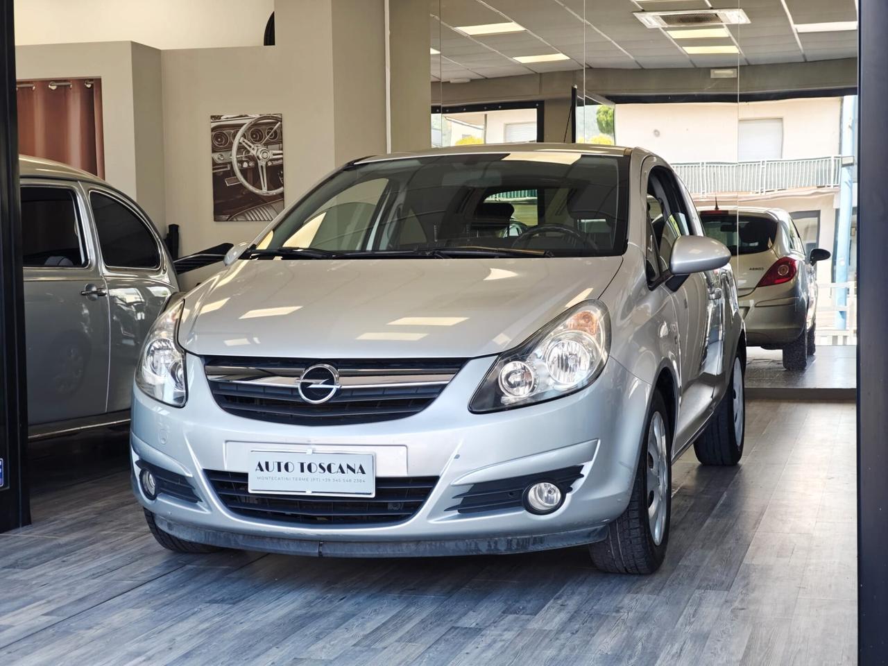 Opel Corsa 1.2 3 porte b-color