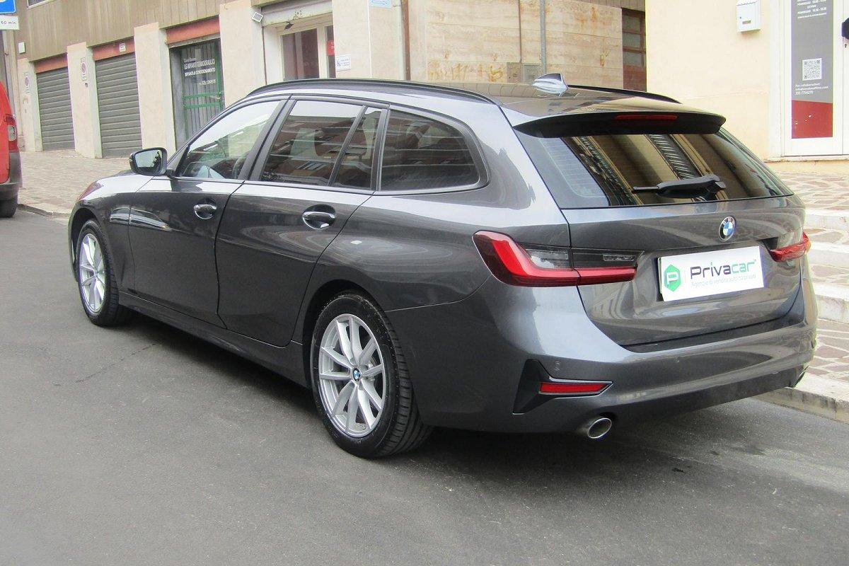 BMW 318d 48V Touring Business Advantage