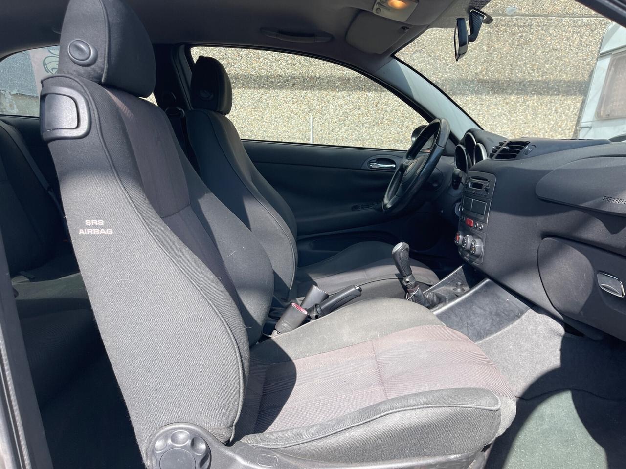 Alfa Romeo 147 1.6i benzina T- Spark neopatentati