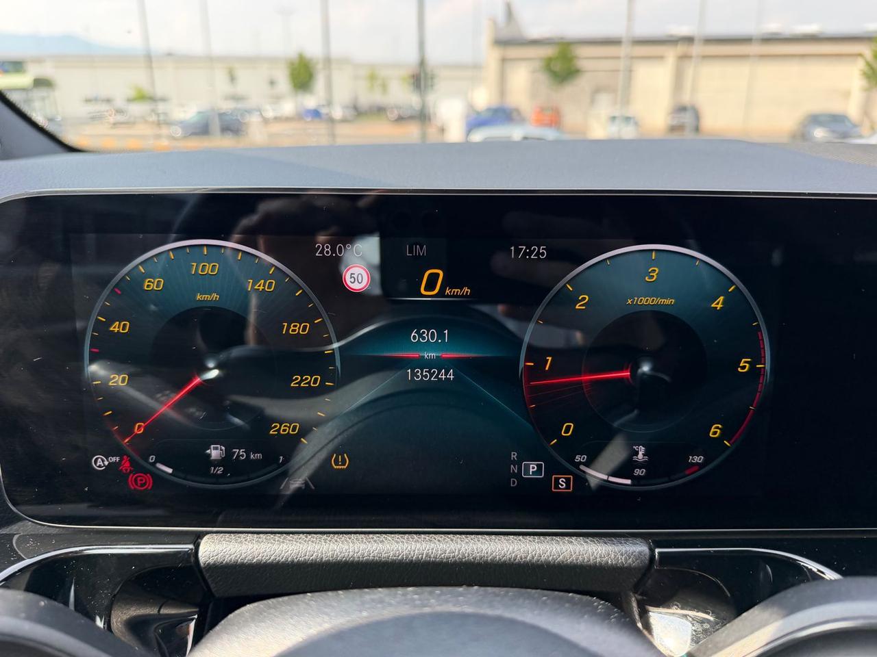 Mercedes-Benz GLA 200 D Premium Red Edition #11451