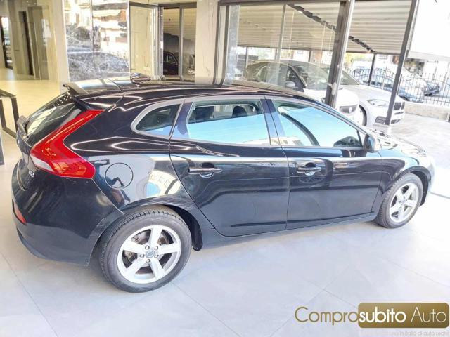 VOLVO V40 D2 1.6 Momentum