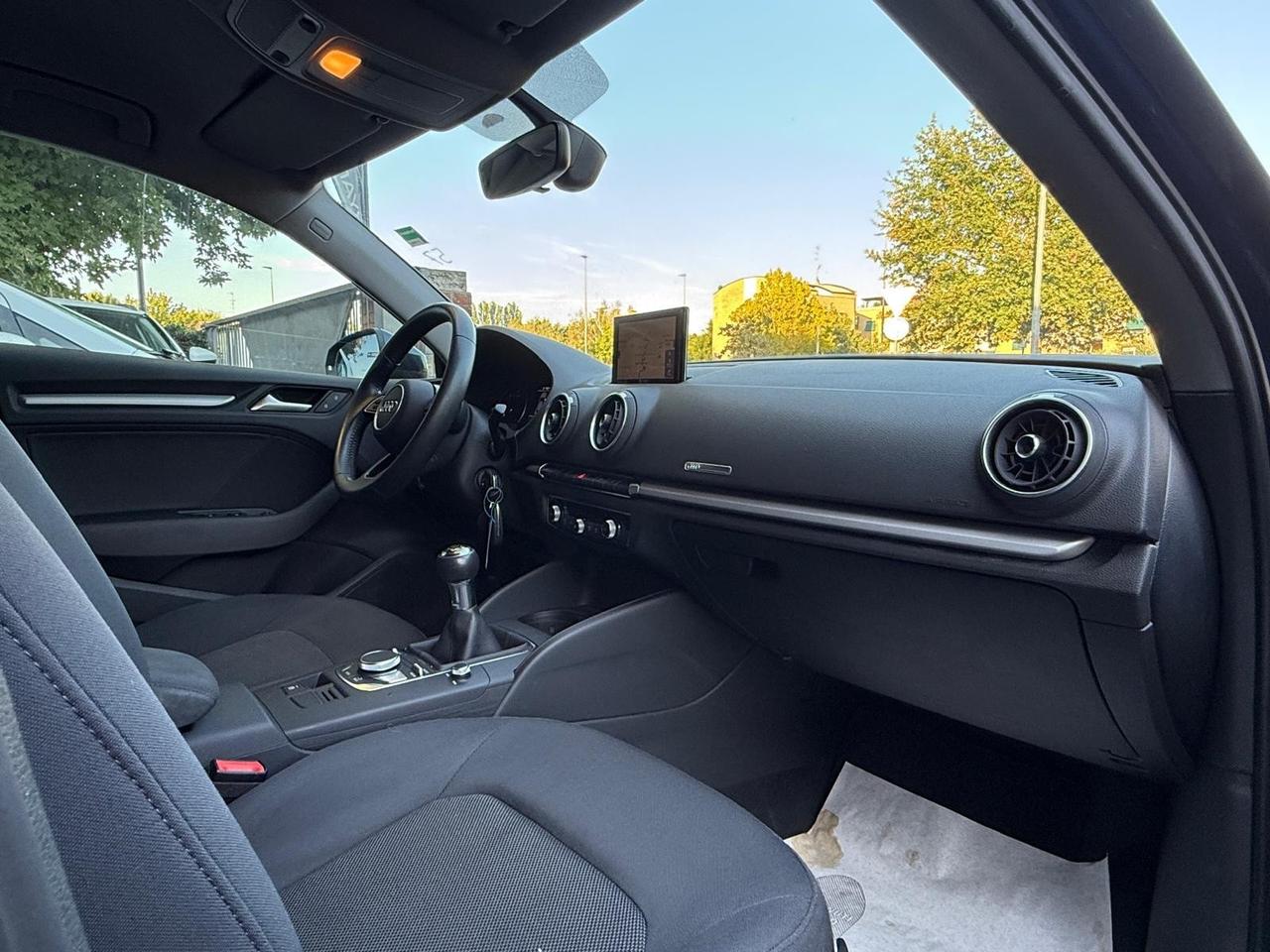 Audi A3 Sedan 30 TDI Business