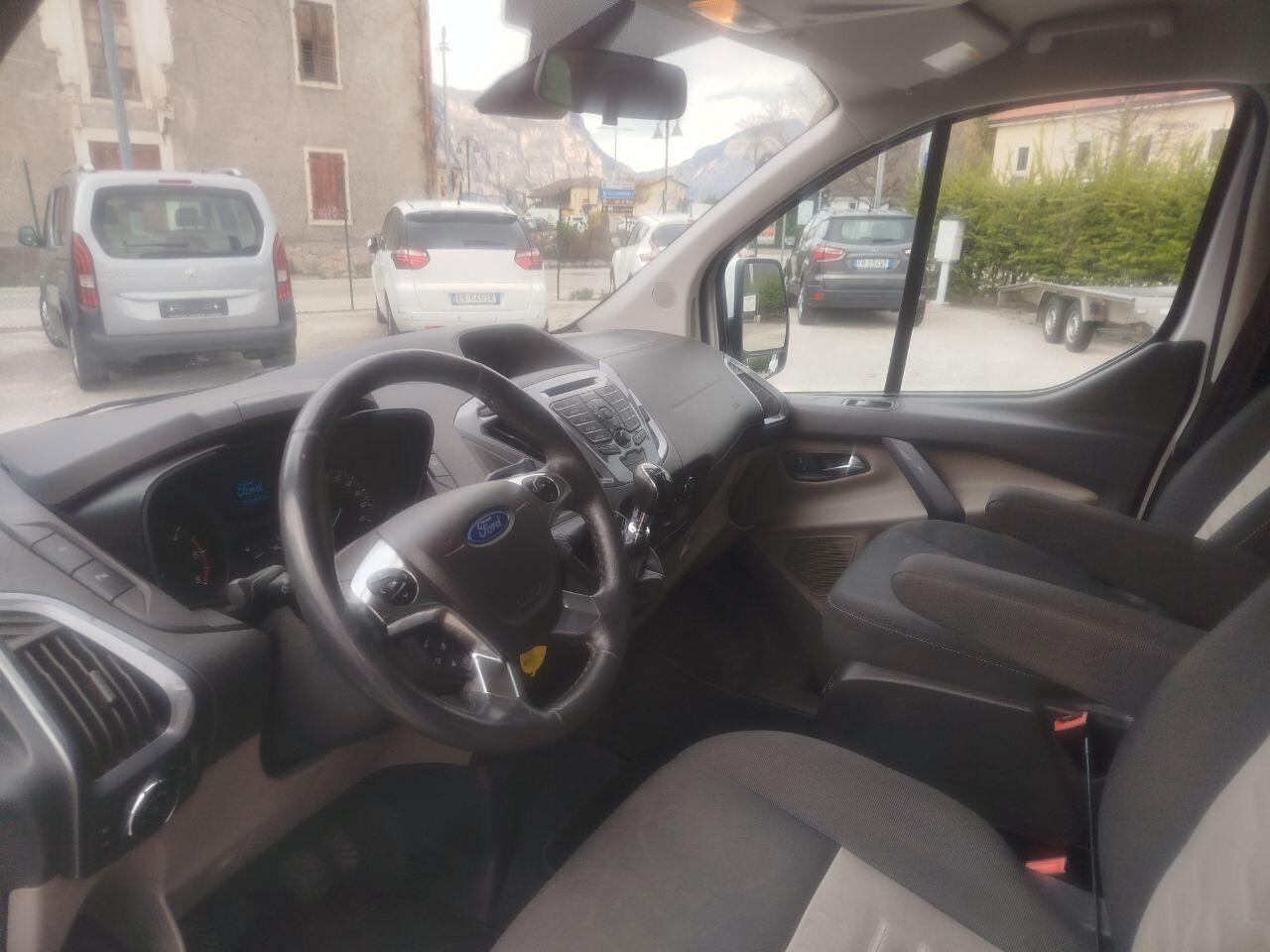 Ford Tourneo Custom 300 2.2 TDCi 155CV PC Titanium