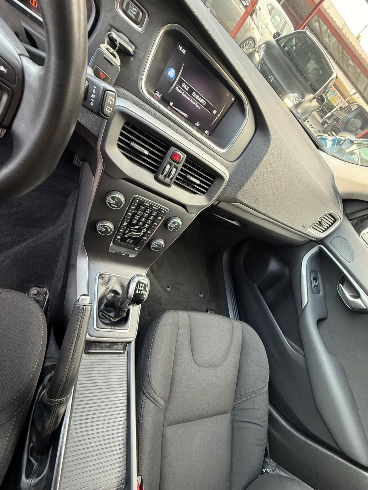 V40 D4 Momentum-unipro-rate-E6