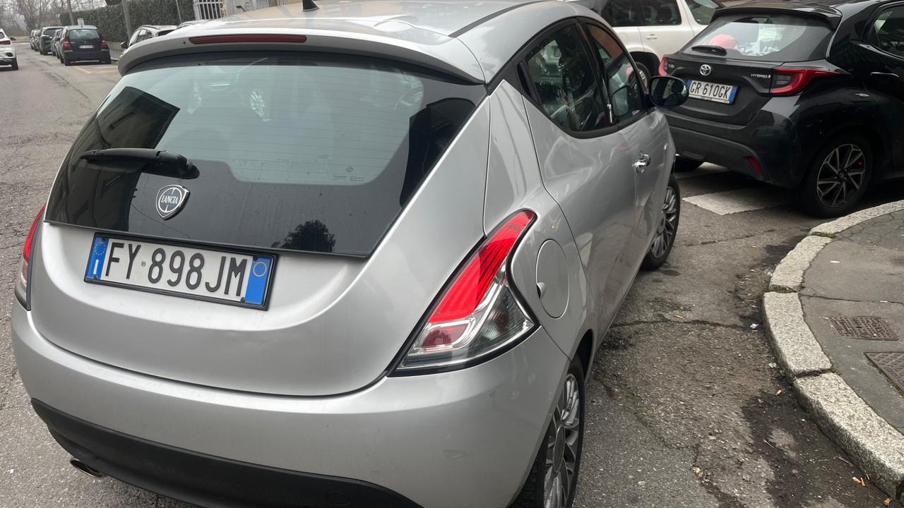 Lancia Ypsilon 1.2 69 CV 5 porte S&S Silver
