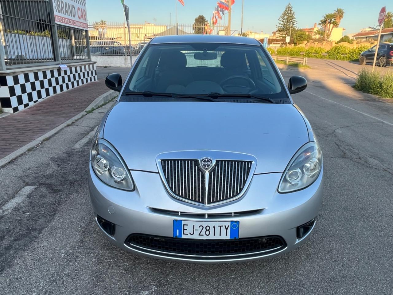 Lancia Ypsilon 1.2 69 CV Unyca - 2011