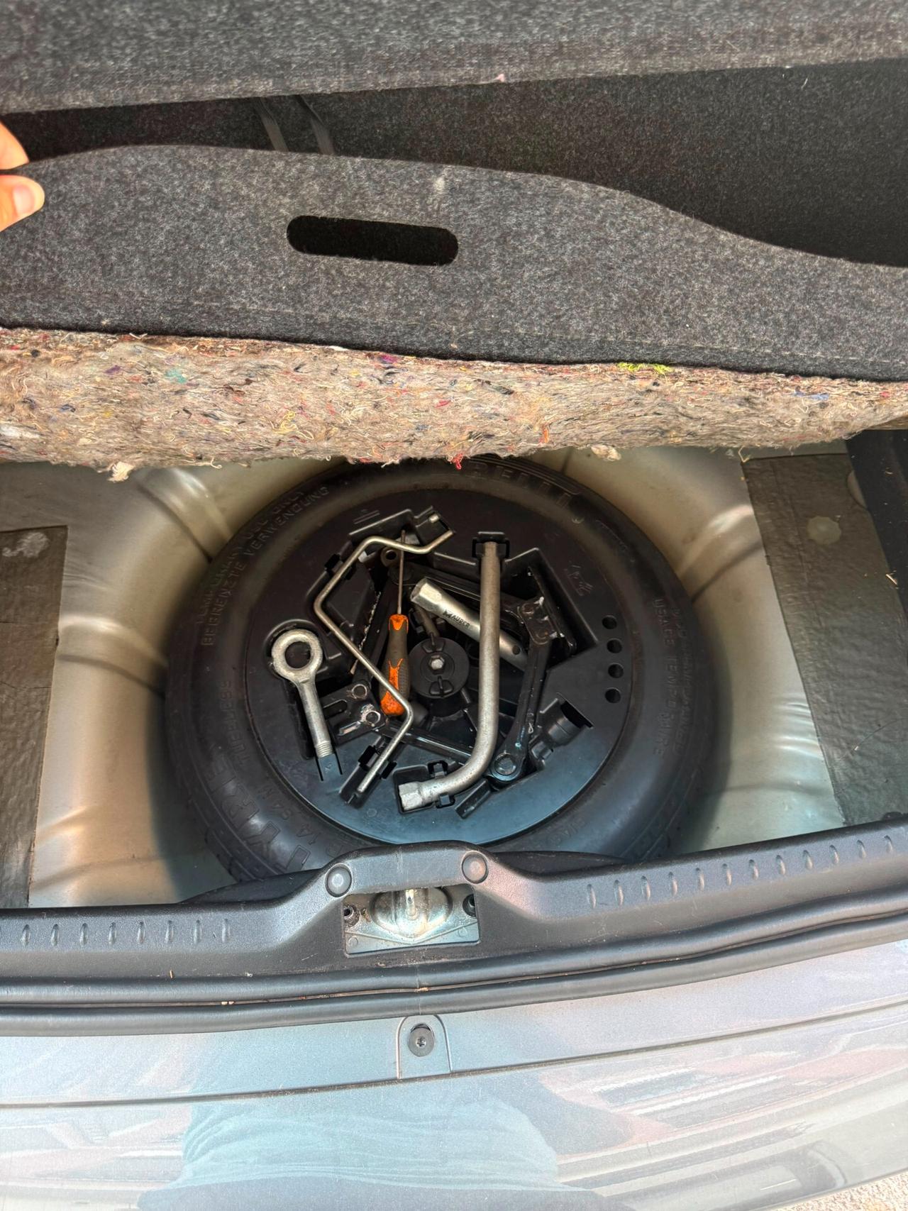 Lancia Ypsilon 1.3 MJT 75 CV Versus