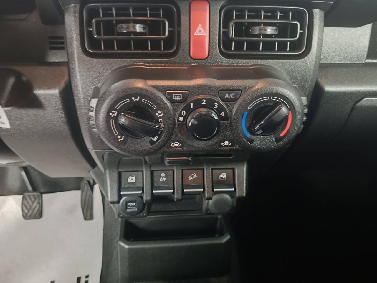 SUZUKI Jimny IV 2018 - Jimny 1.5 Pro 4wd allgrip