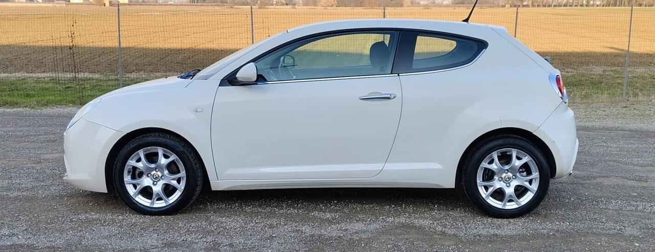 Alfa Romeo MiTo 1.6 JTDm 16V Distinctive Sport Pack