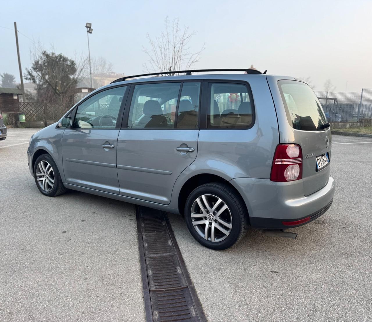 Volkswagen Touran 2.0 Highline Ecofuel 7 POSTI