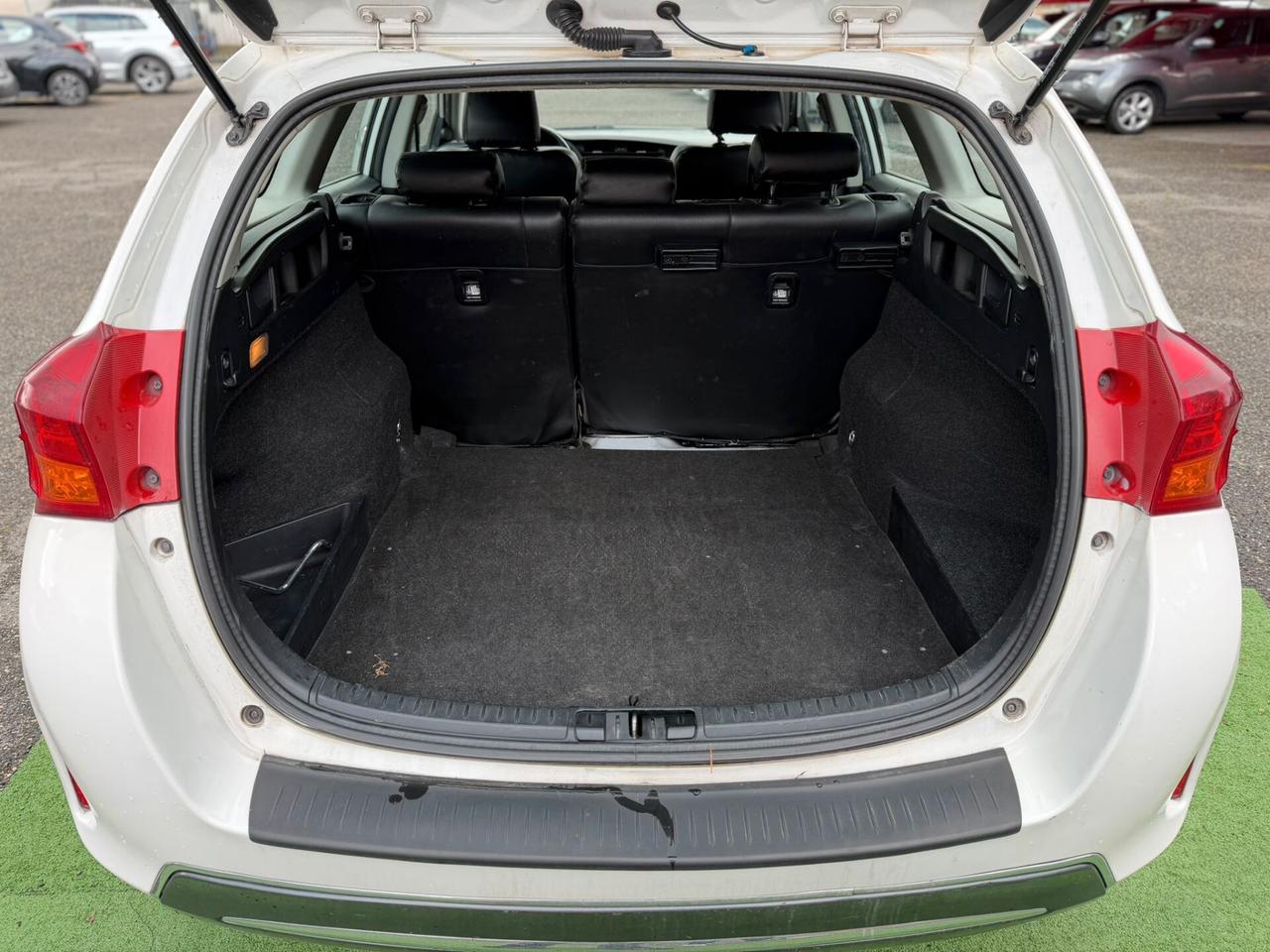 Toyota Auris Touring Sports 1.8 Hybrid Lounge