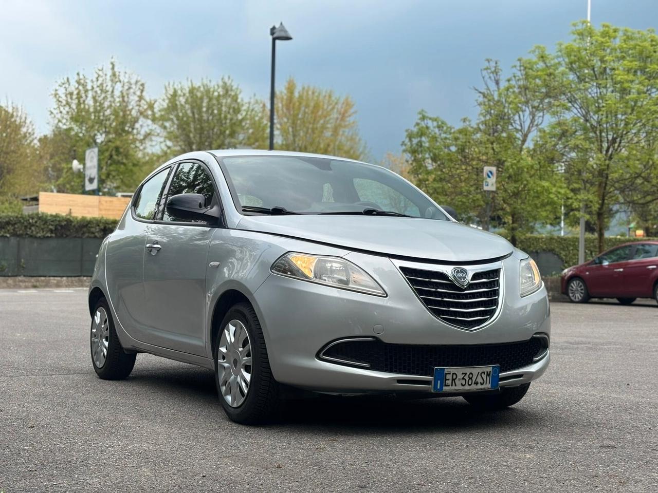 Lancia Ypsilon 1.2 69 CV 5 porte Gold