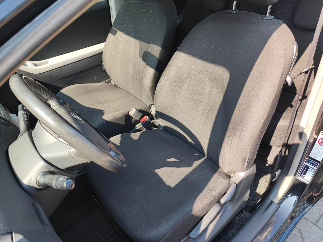 Toyota Yaris 1.0 uni-pro