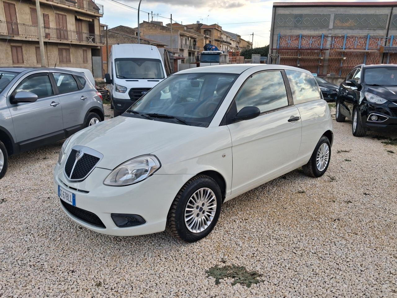 Lancia Ypsilon 1.2 Platino
