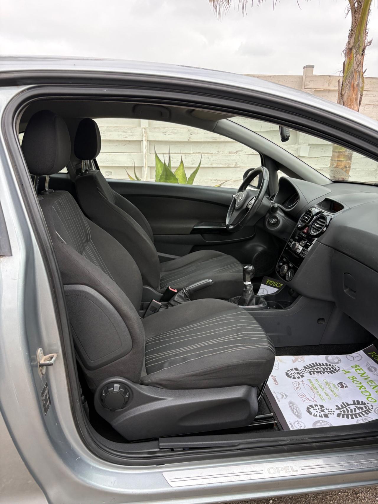 Opel Corsa 1.2 benzina 3 porte